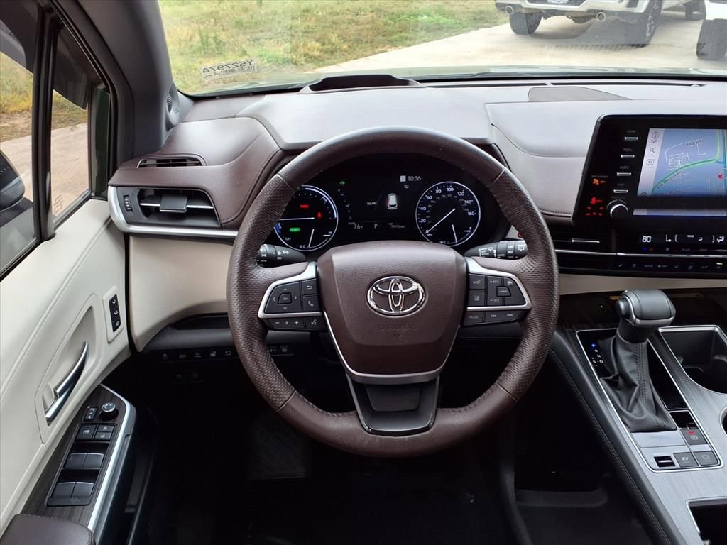 Used 2023 Toyota Sienna Platinum image 21