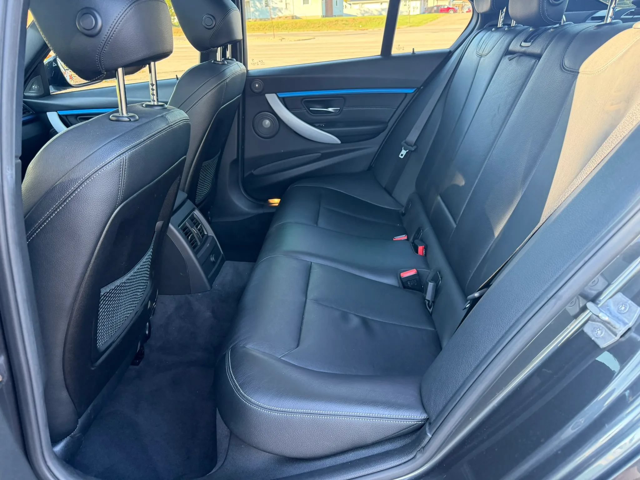 Used 2018 BMW 340i xDrive Sedan w/ Premium Package AWD/4WD image 17