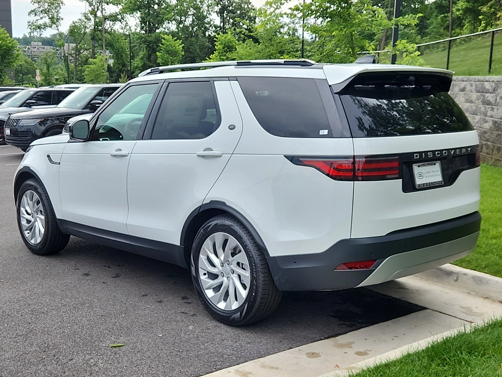 Certified 2024 Land Rover Discovery S image 12