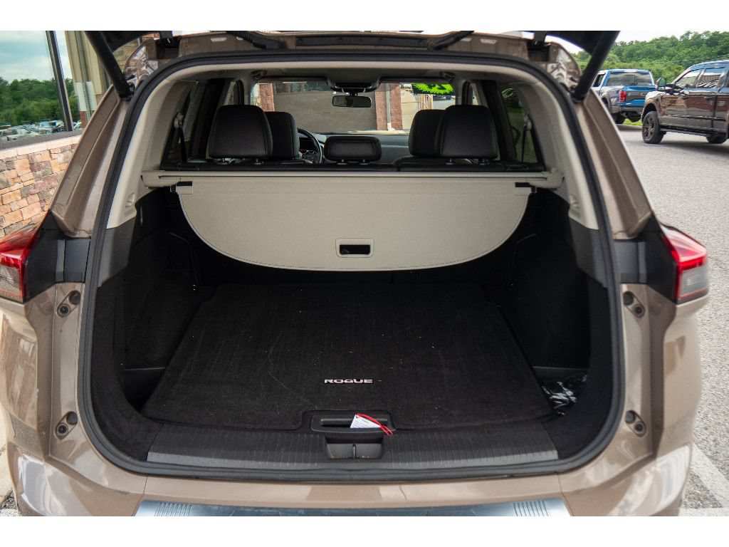 Used 2024 Nissan Rogue SV w/ SV Premium Package AWD/4WD image 29