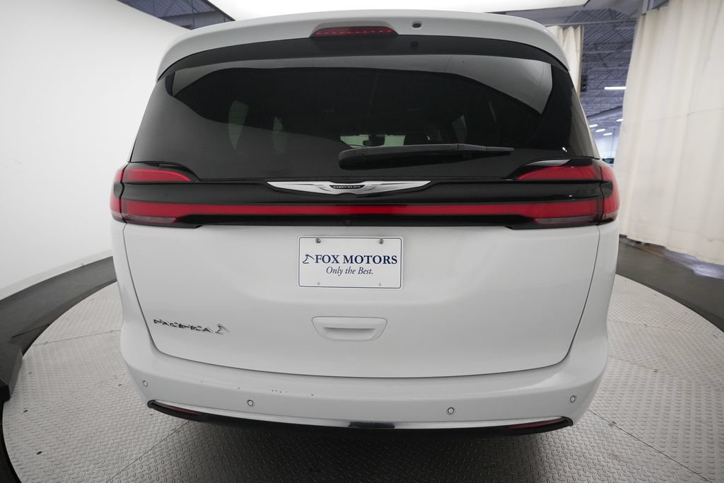 Used 2024 Chrysler Pacifica Touring-L FWD image 27