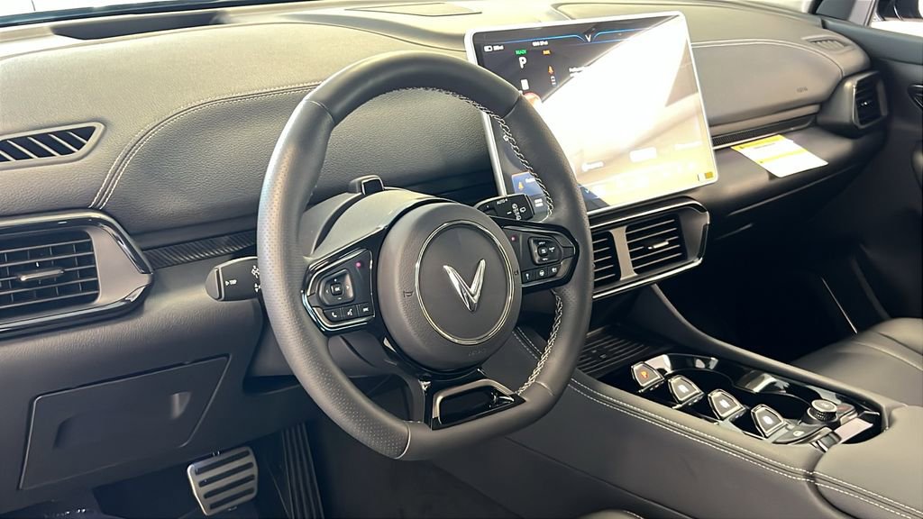 New 2025 VinFast VF 8 Eco image 18