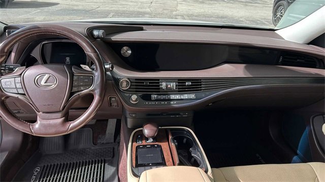 Used 2018 Lexus LS 500 w/ Accessory Package (Z2) image 24