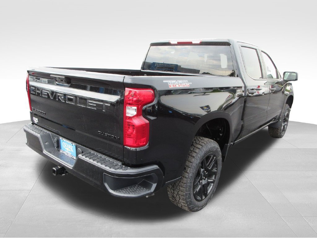 New 2026 Chevrolet Silverado 1500 Custom Trail Boss w/ LPO, Dark Essentials Package AWD/4WD image 6
