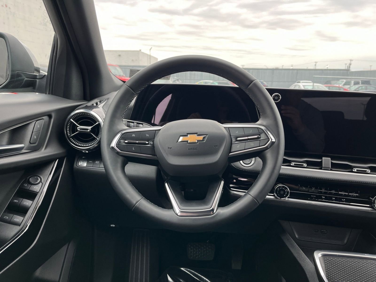 Used 2025 Chevrolet Equinox LT image 27