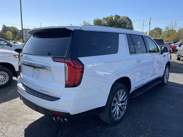 Used 2022 GMC Yukon XL Denali AWD/4WD image 12