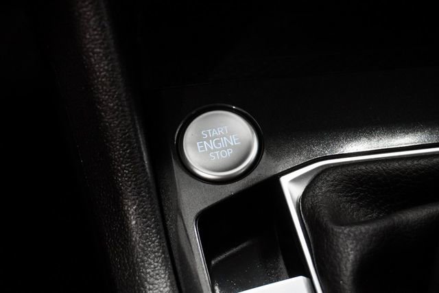 Used 2022 Volkswagen Tiguan SE image 33