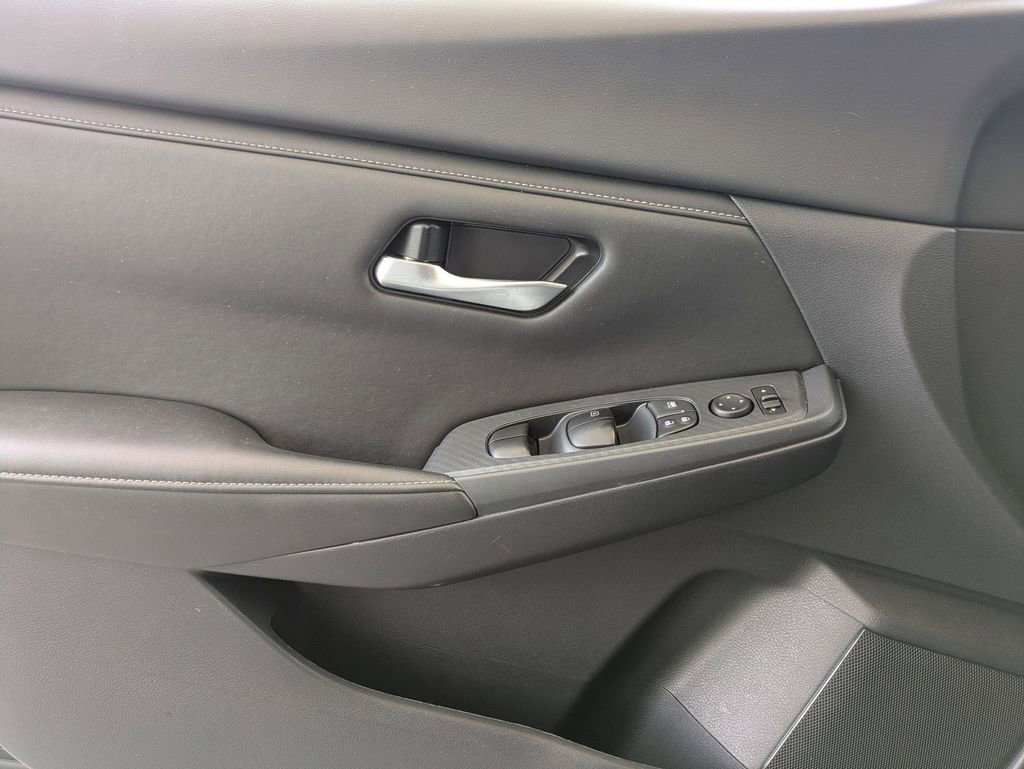 Used 2025 Nissan Sentra SV FWD image 11