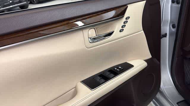 Used 2016 Lexus ES 350 w/ Luxury Package w/Wood Trim FWD image 14