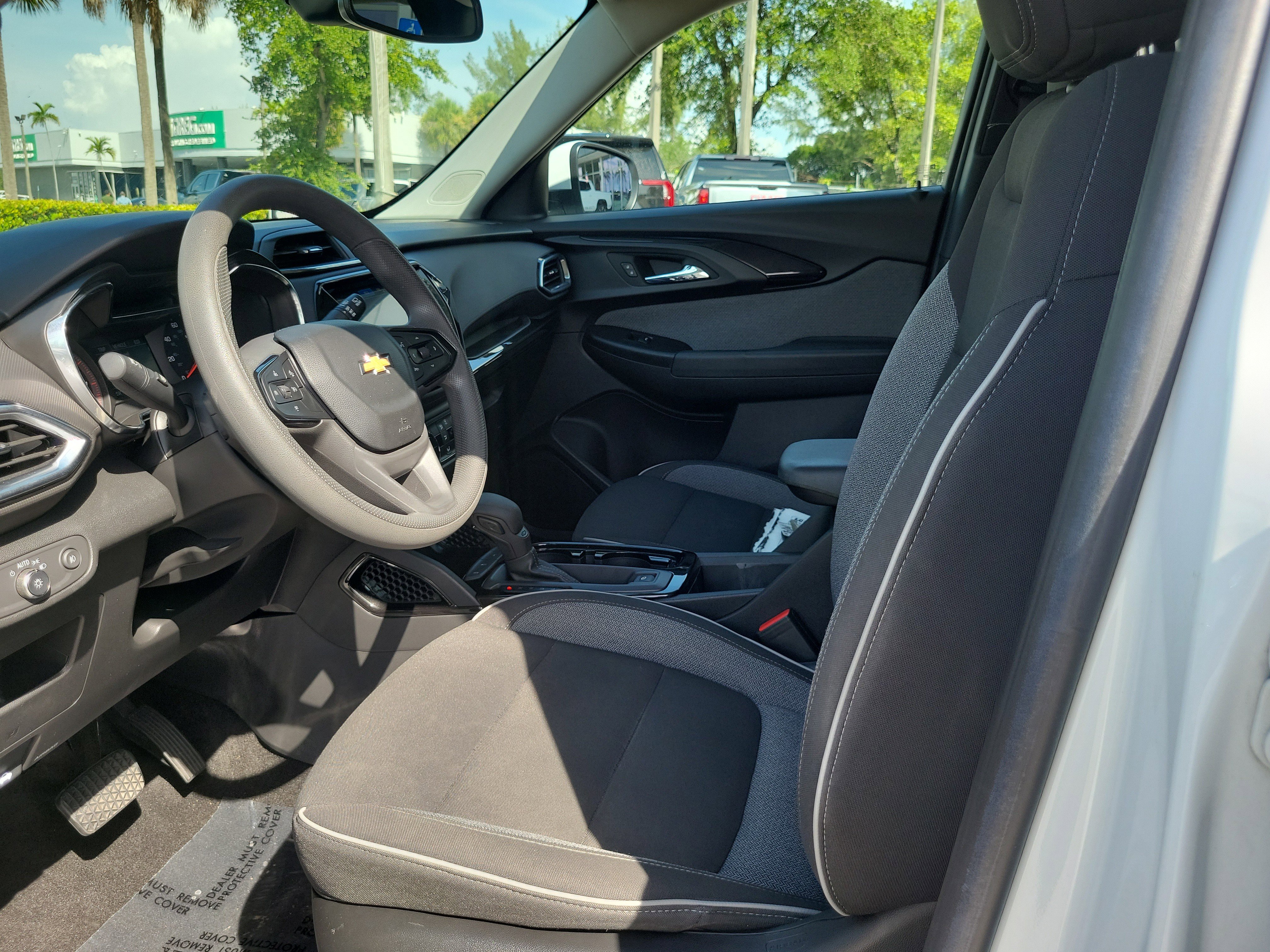 Used 2022 Chevrolet TrailBlazer LT w/ Convenience Package image 11