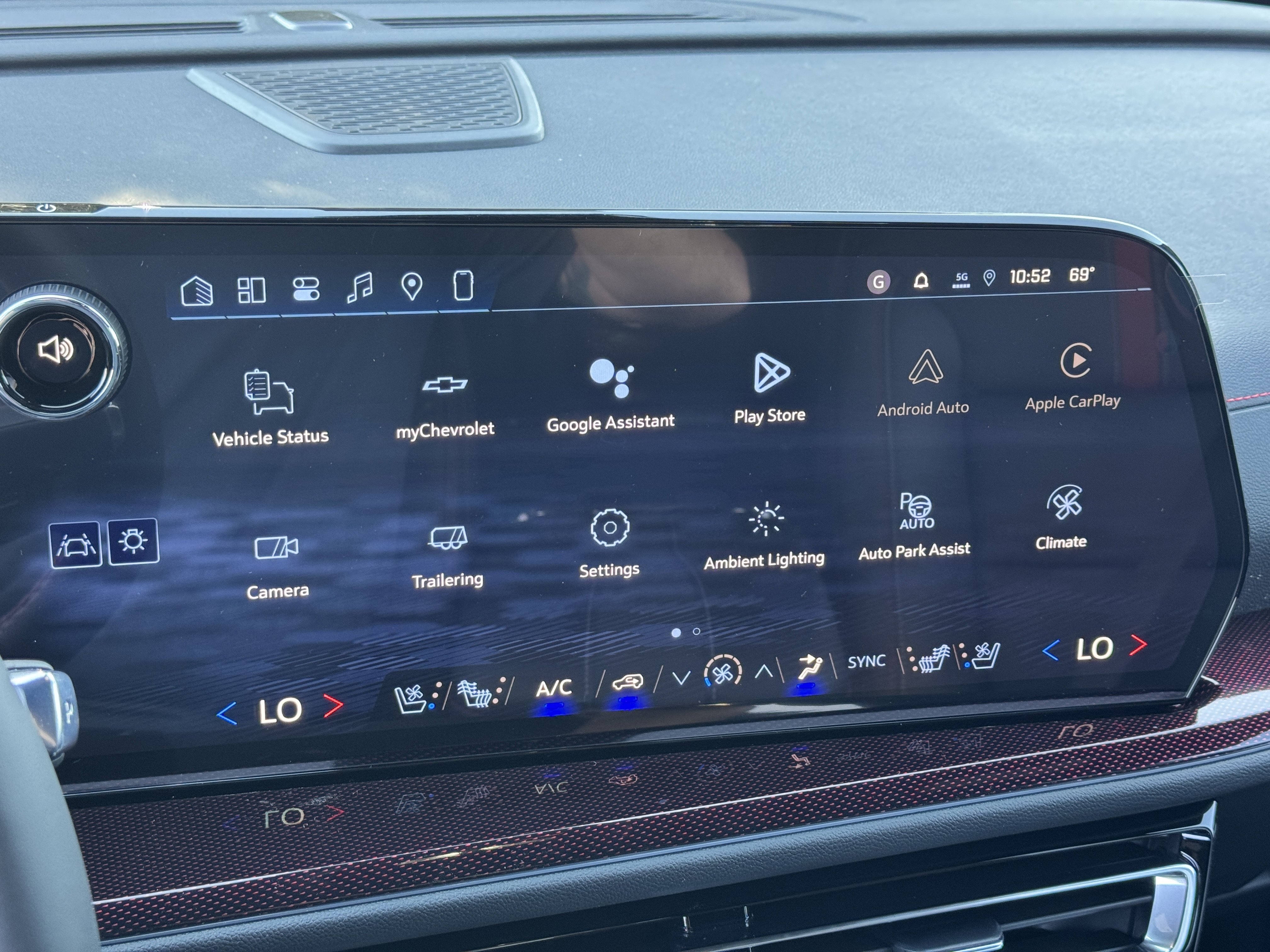 New 2026 Chevrolet Traverse RS w/ LPO, Floor Liner Package AWD/4WD image 21