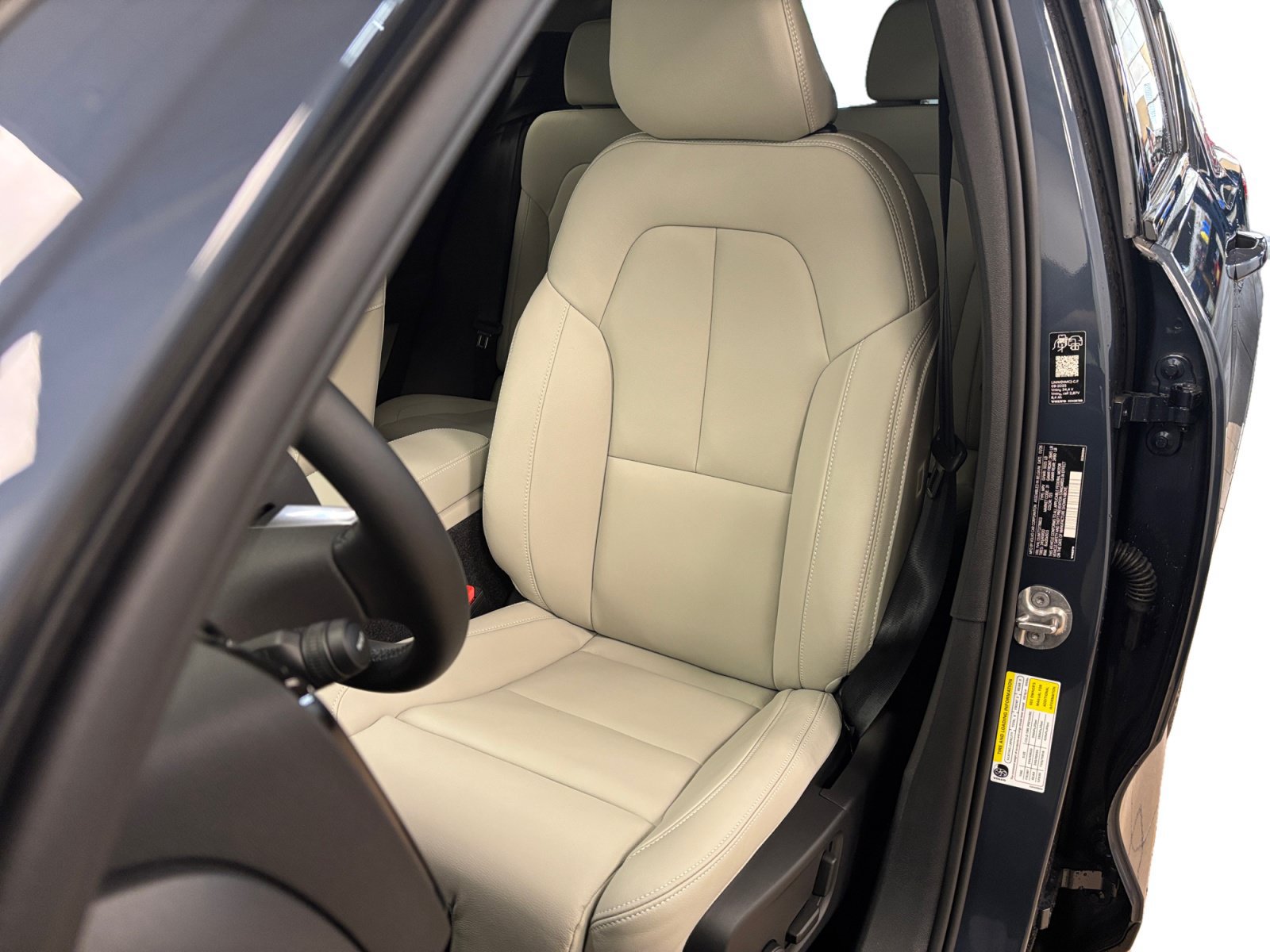 New 2026 Volvo XC40 B5 Ultra w/ Climate Package AWD/4WD image 38
