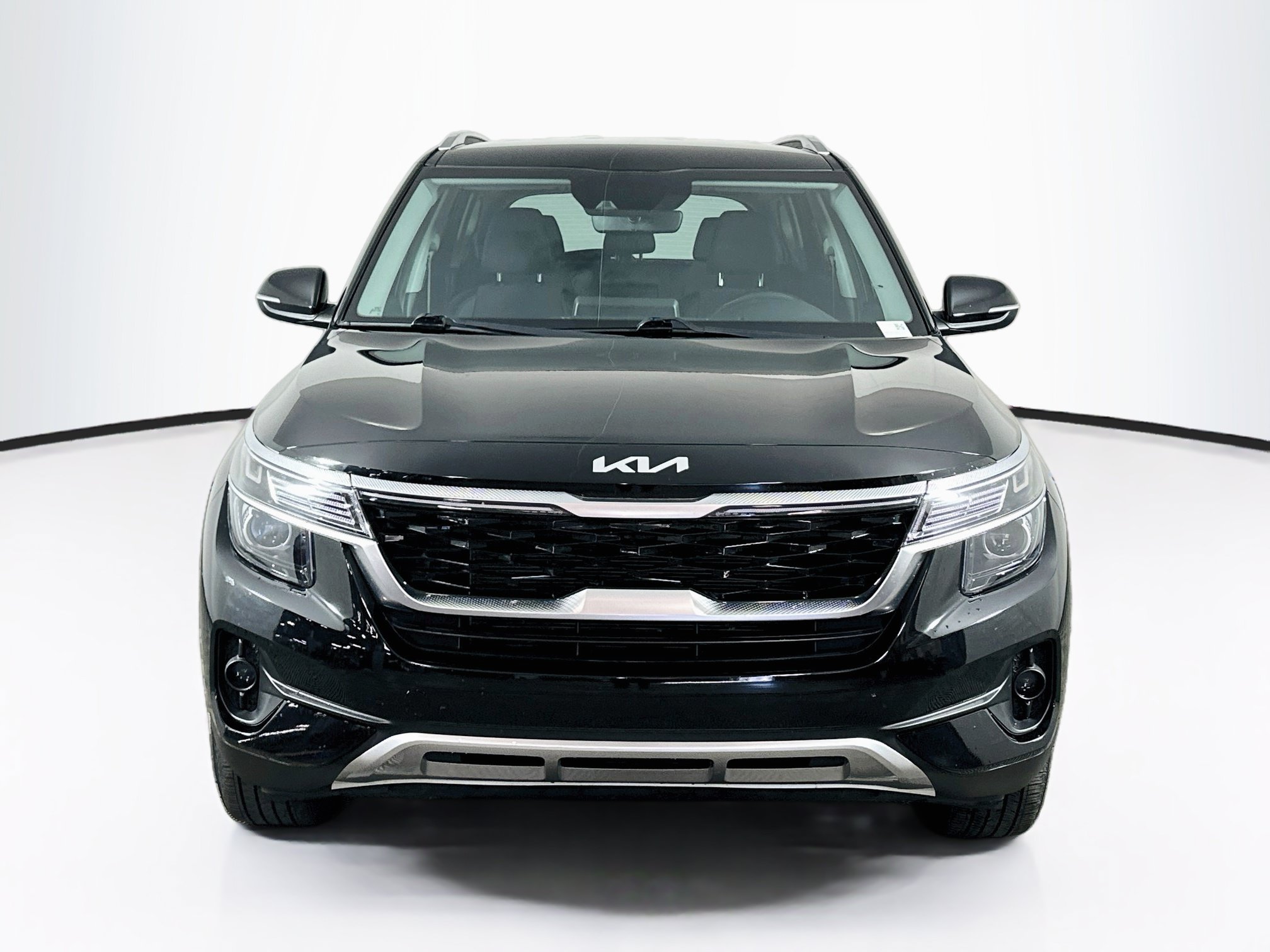 Used 2023 Kia Seltos S w/ Navigation Package AWD/4WD image 2