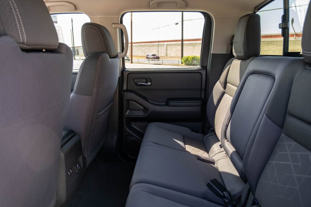 Used 2025 Nissan Frontier SV w/ SV Convenience Package image 14