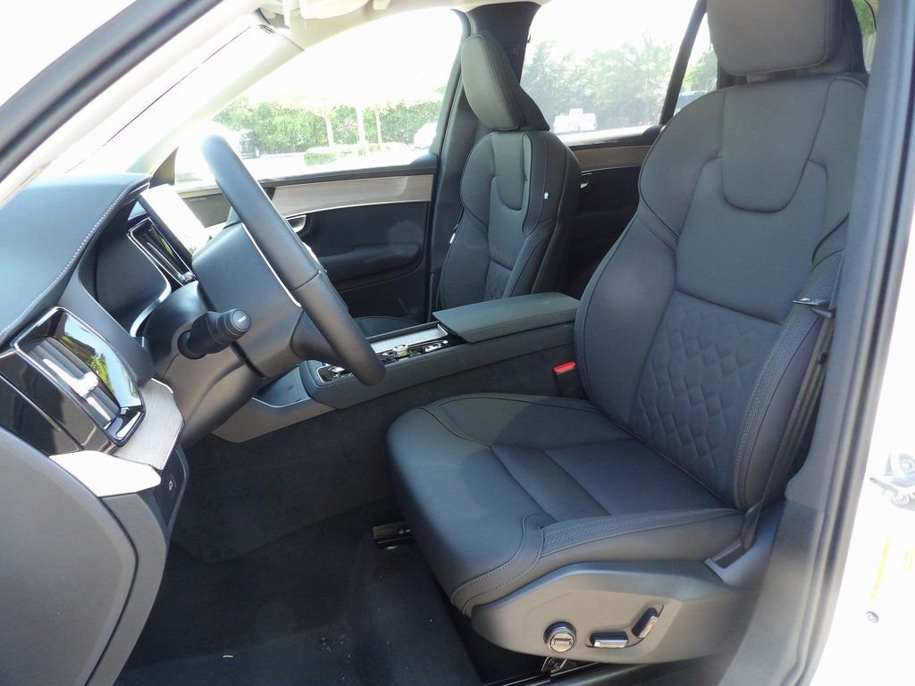 New 2025 Volvo XC90 B6 Plus w/ Protection Package Premier image 11