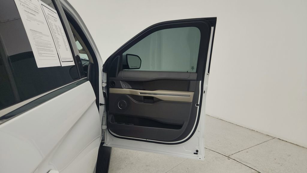 Used 2020 Ford Expedition Max XLT image 25
