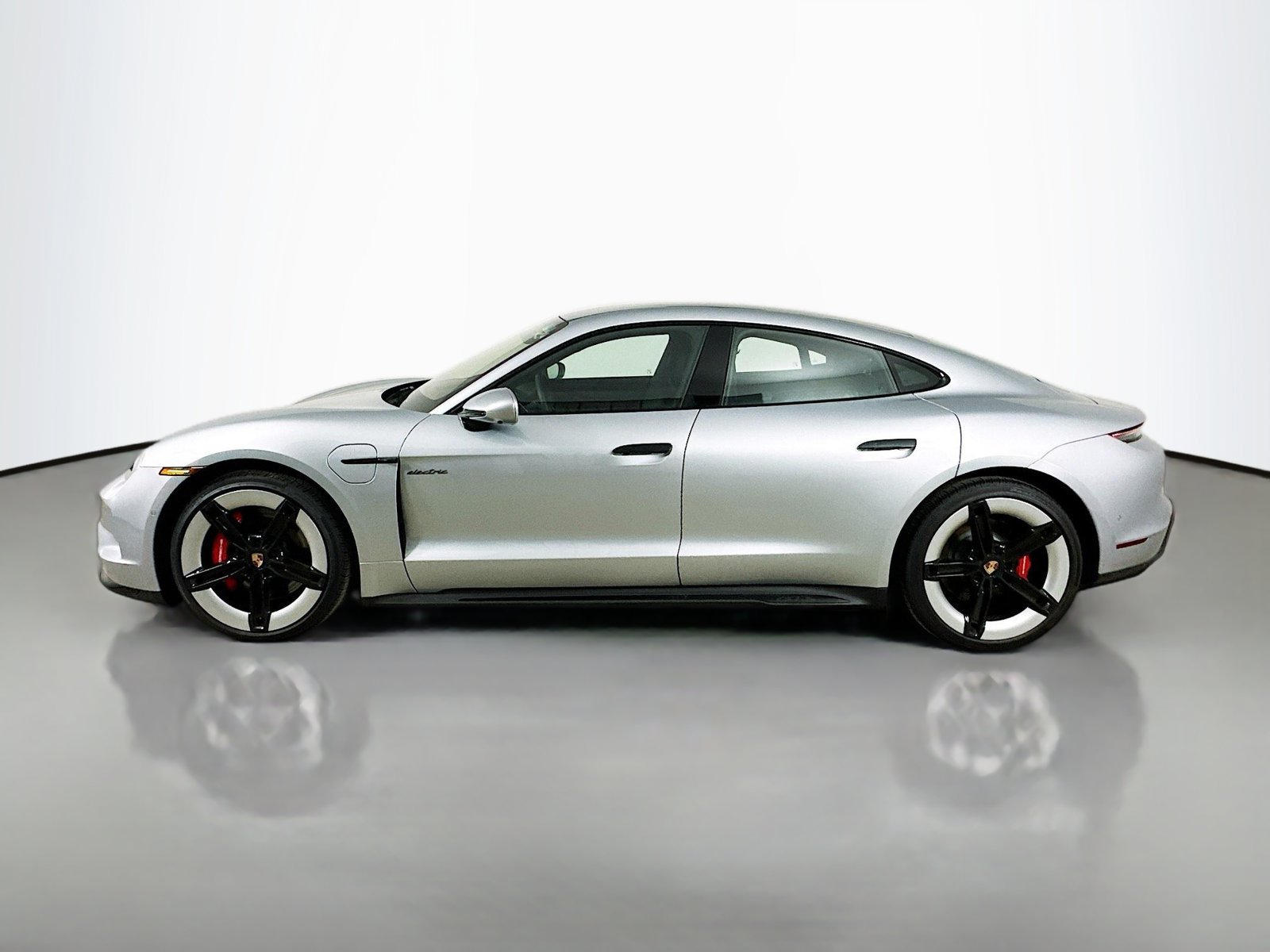 New 2026 Porsche Taycan GTS AWD/4WD image 8