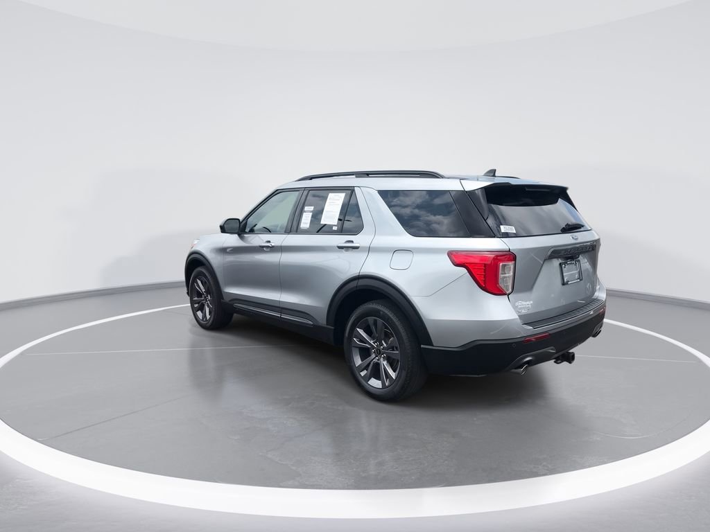 Used 2023 Ford Explorer XLT w/ Equipment Group 202A AWD/4WD image 6