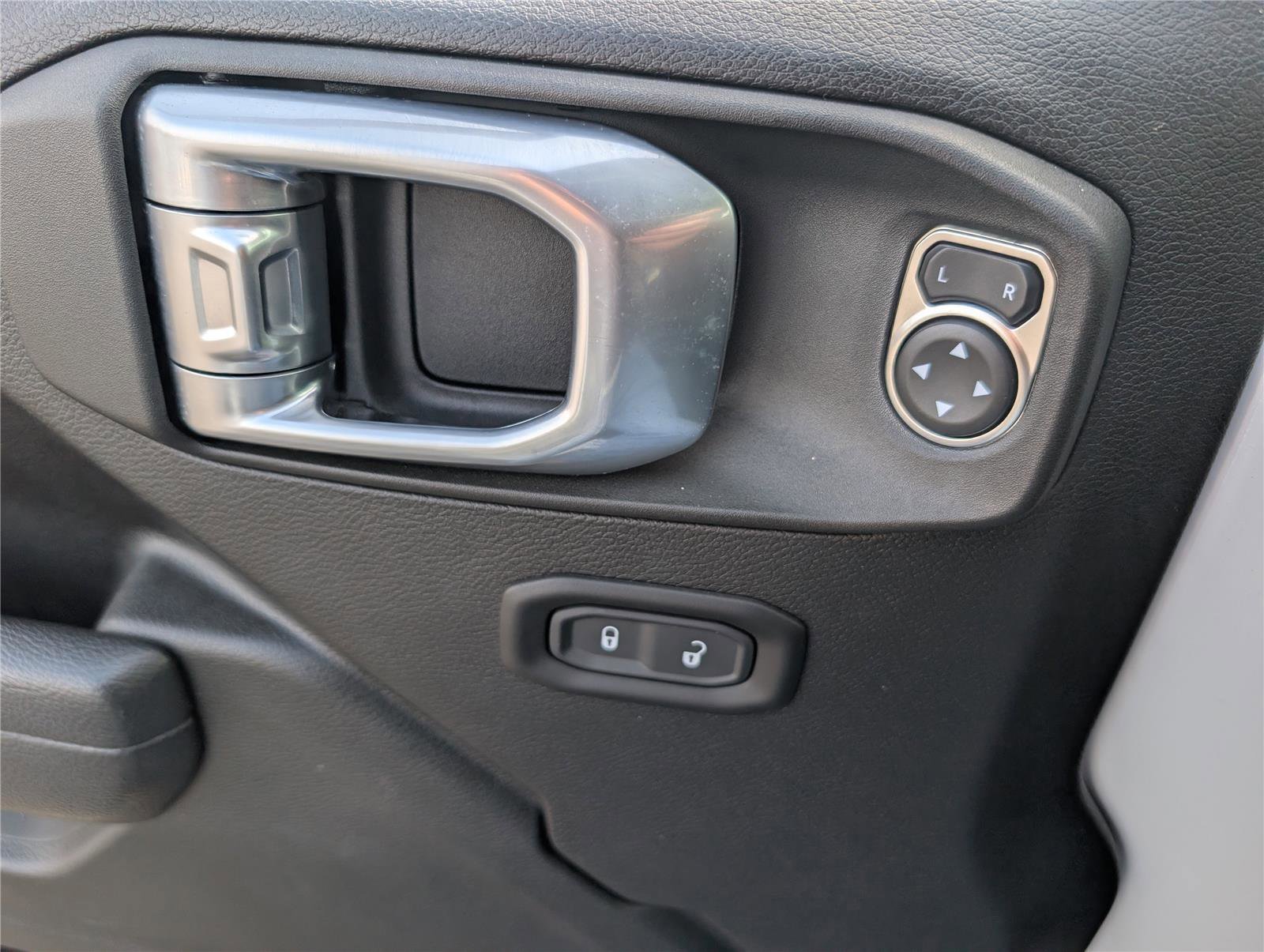 Used 2022 Jeep Wrangler Sport S image 17