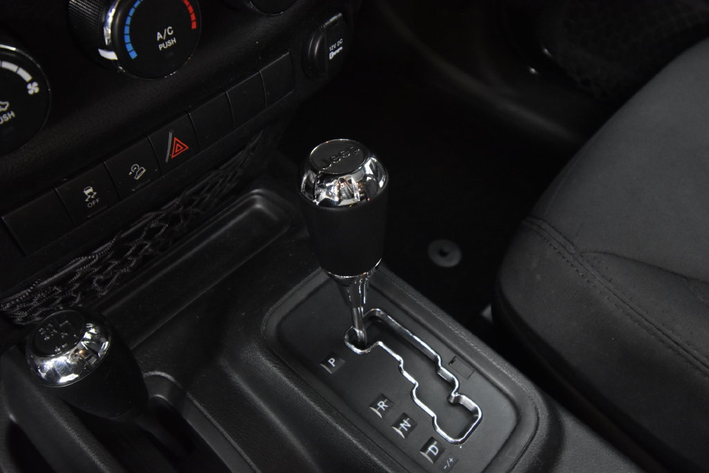 Used 2018 Jeep Wrangler Unlimited Sport AWD/4WD image 19