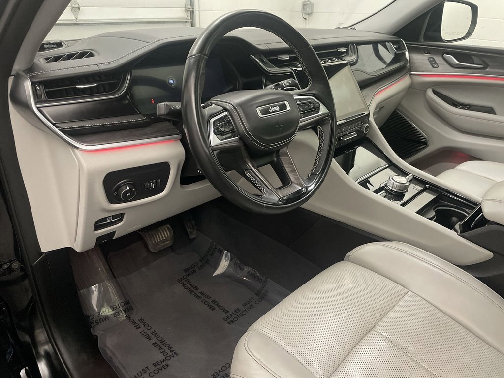 Used 2023 Jeep Grand Cherokee Overland w/ Advanced Protech Group III image 4