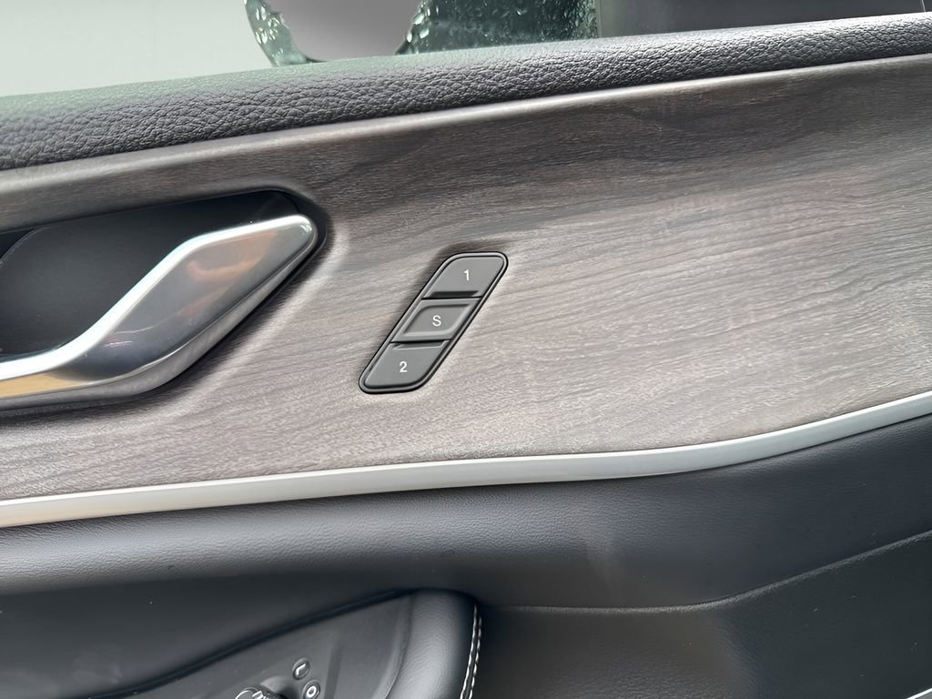 New 2025 Jeep Grand Cherokee L Limited w/ Luxury Tech Group II image 29