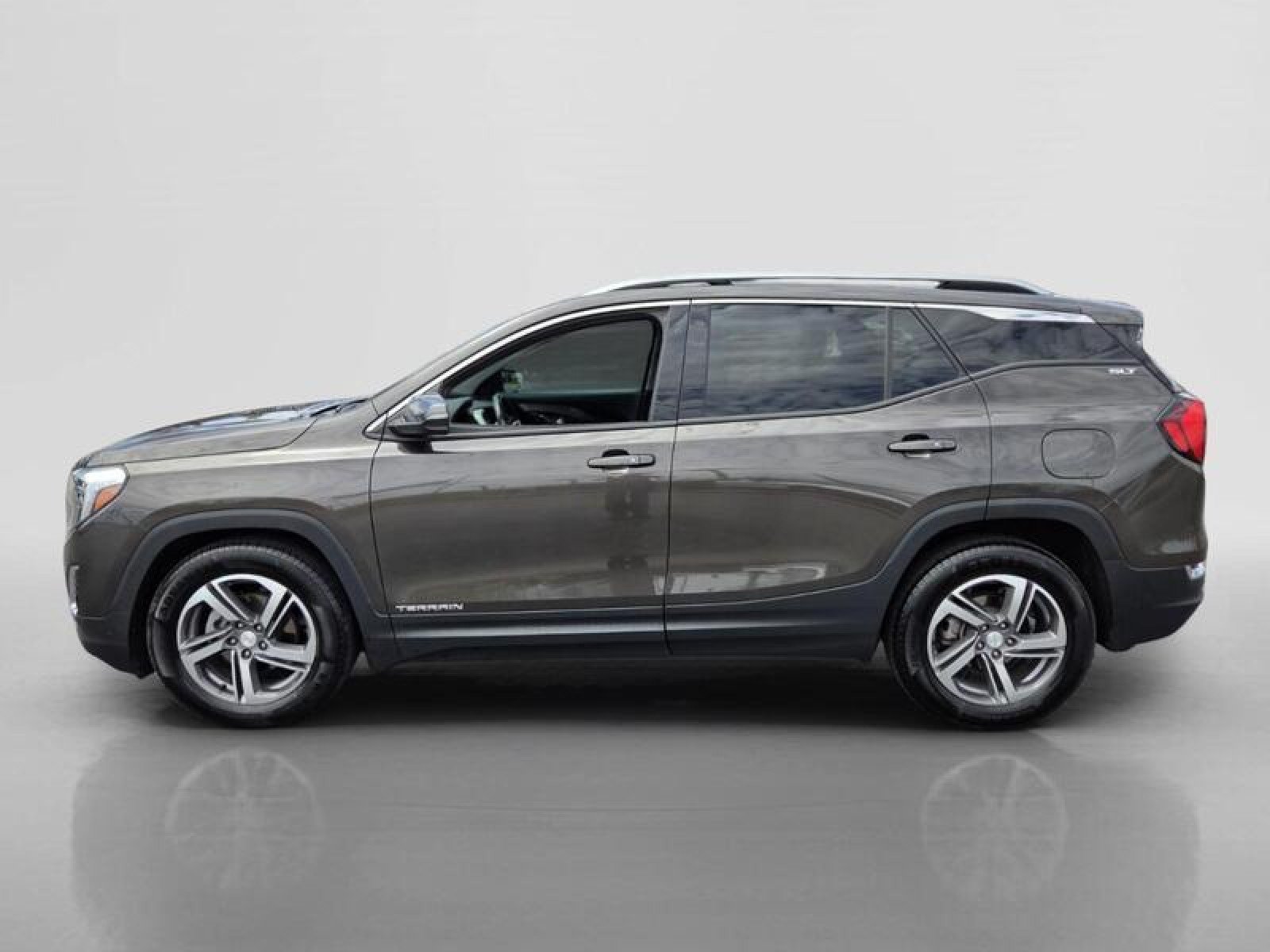 Used 2020 GMC Terrain SLT FWD image 2