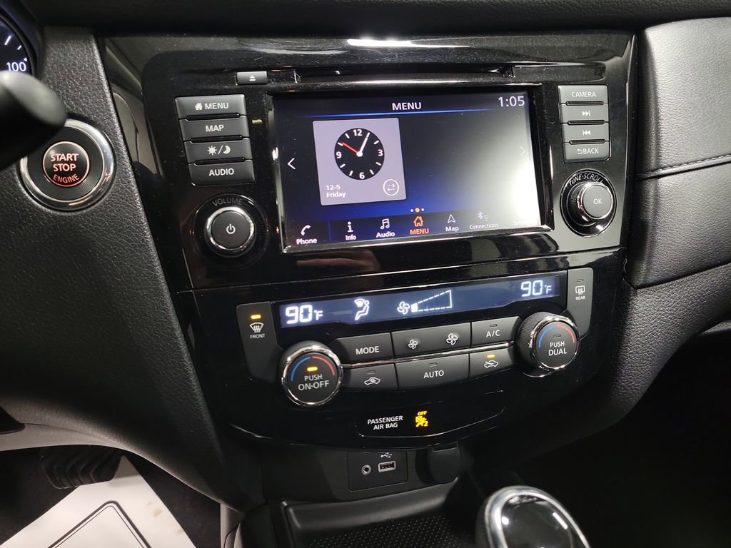 Used 2018 Nissan Rogue SV w/ Premium Package image 15