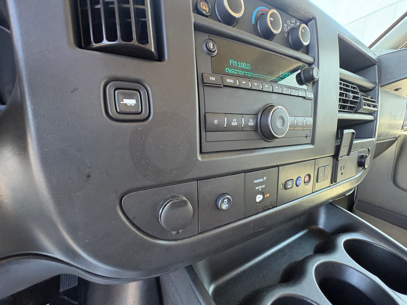 Used 2025 GMC Savana 3500 LT w/ LT Preferred Equipment Group RWD image 29