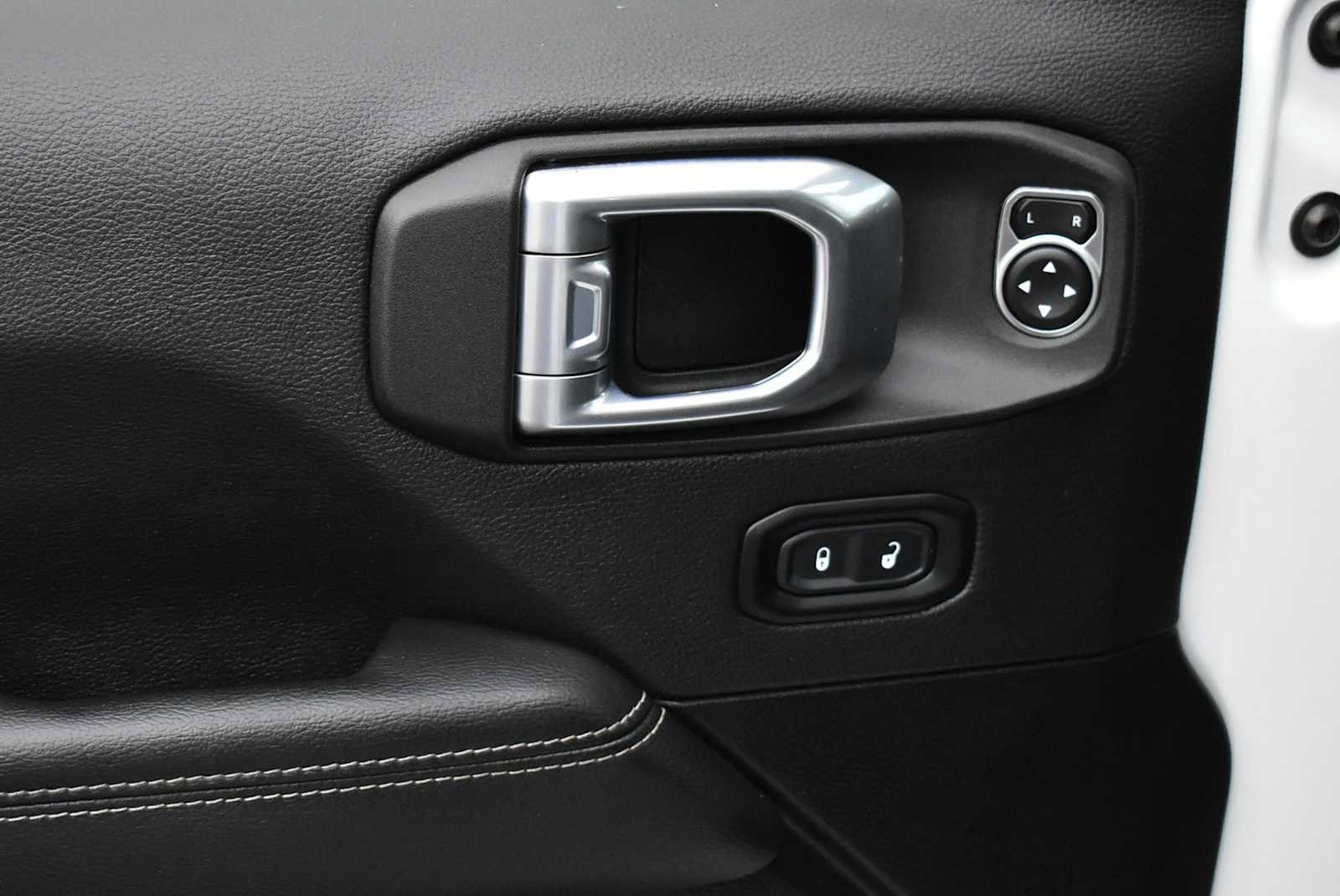 Used 2023 Jeep Wrangler Unlimited Sahara image 31