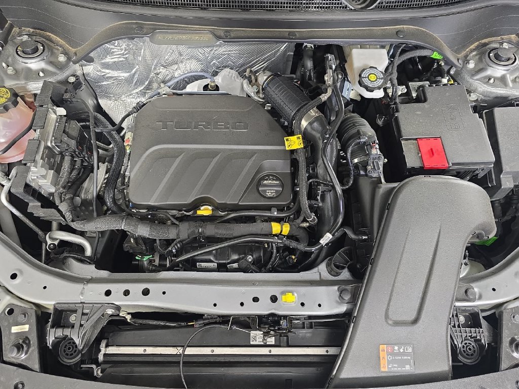 Used 2025 Chevrolet Trax LT w/ Driver Confidence Package FWD image 32
