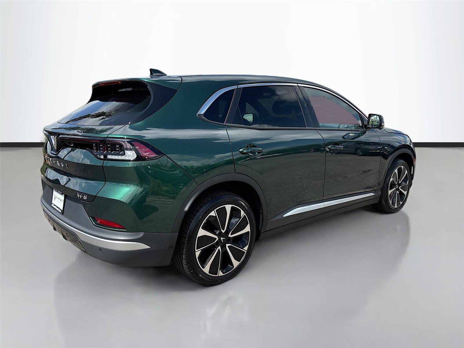 New 2025 VinFast VF 8 Plus AWD/4WD image 7
