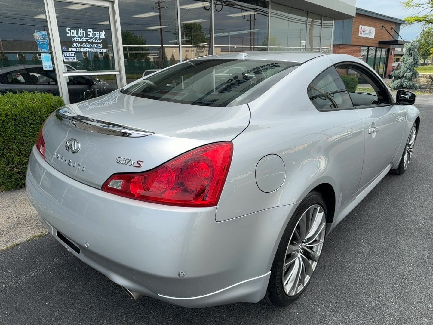 Used 2011 INFINITI G37 x Coupe w/ Premium Pkg AWD/4WD image 3