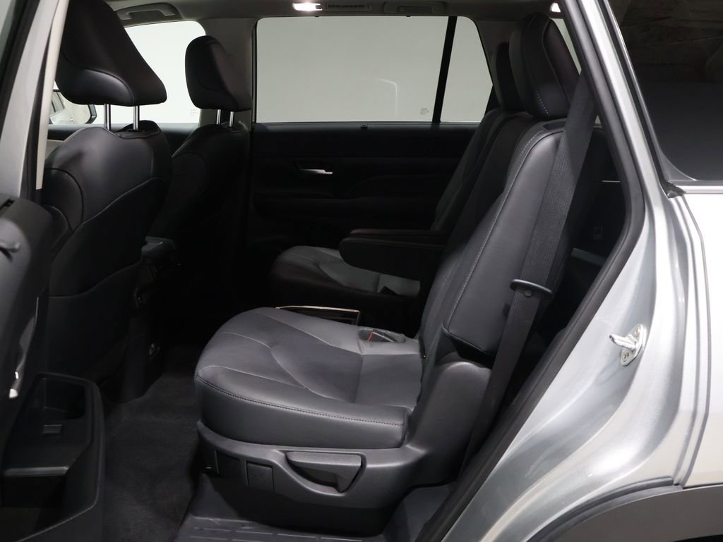 Used 2024 Toyota Grand Highlander Platinum image 18