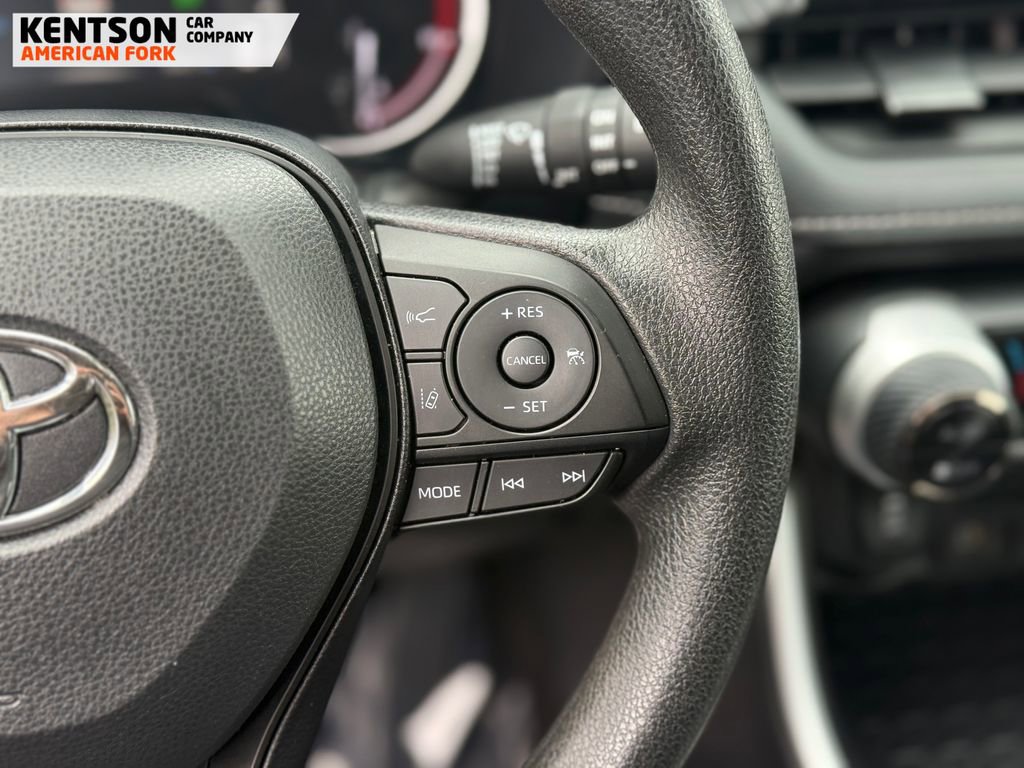 Used 2025 Toyota RAV4 XLE image 19