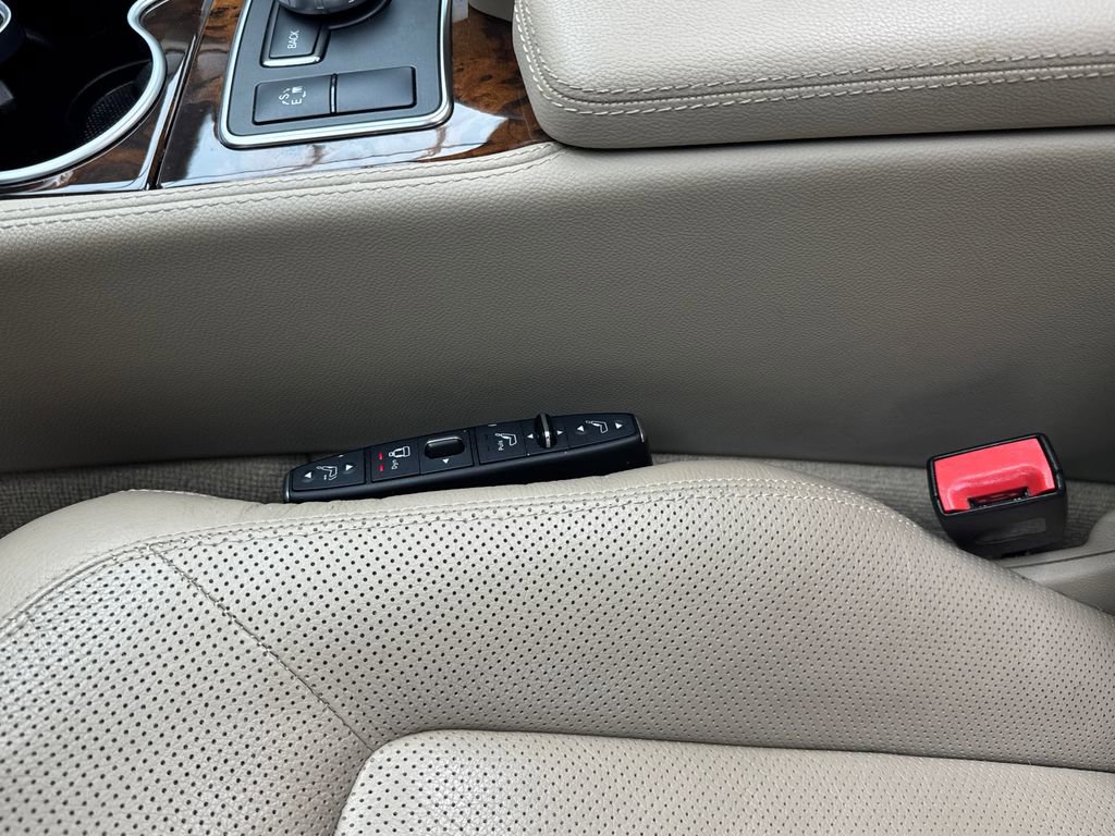 Used 2012 Mercedes-Benz CLS 550 image 35