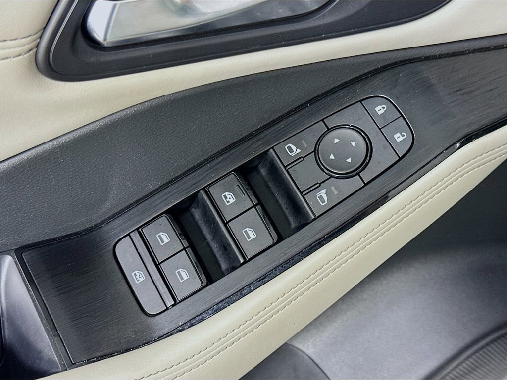 Used 2022 Nissan Rogue SV w/ SV Premium Package image 15