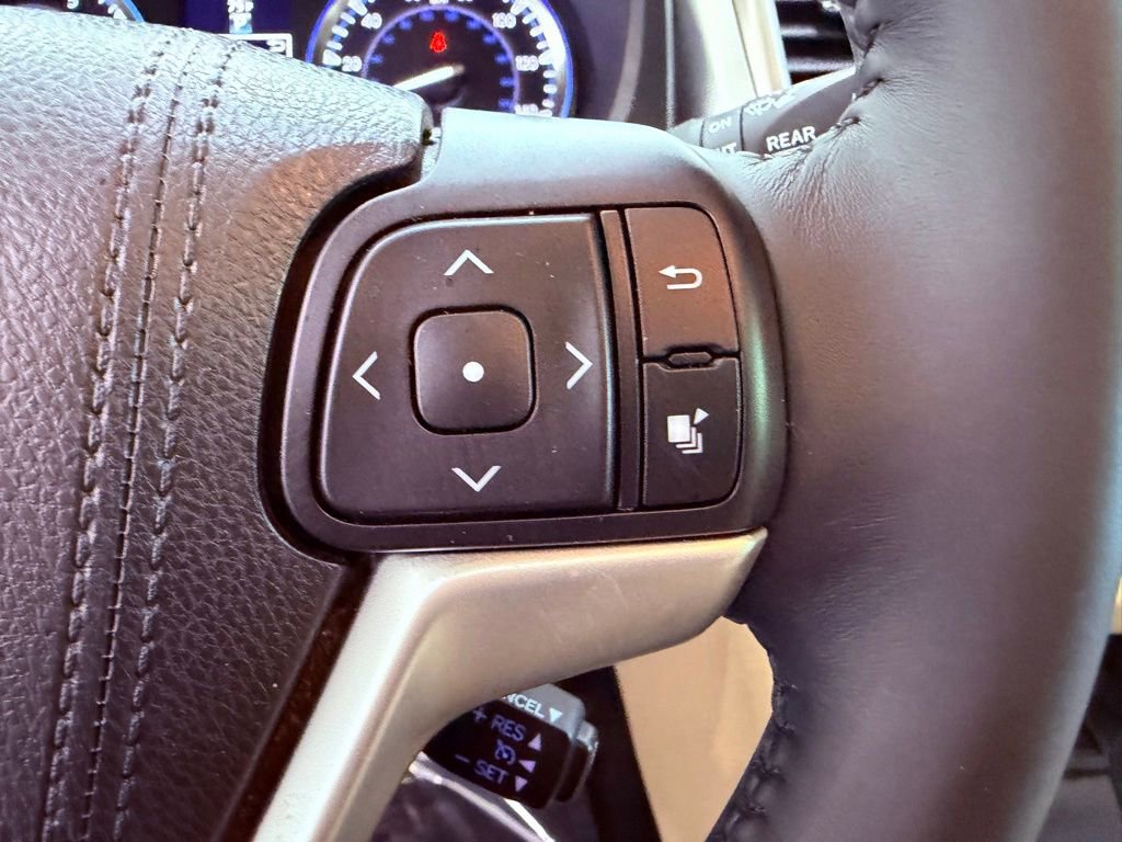 Used 2015 Toyota Highlander XLE FWD image 24