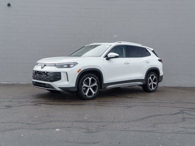 Used 2025 Volkswagen Tiguan SE w/ Panoramic Sunroof Package