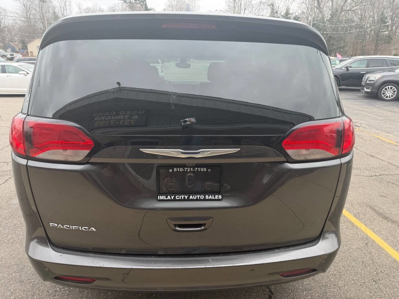 Used 2017 Chrysler Pacifica Touring image 4