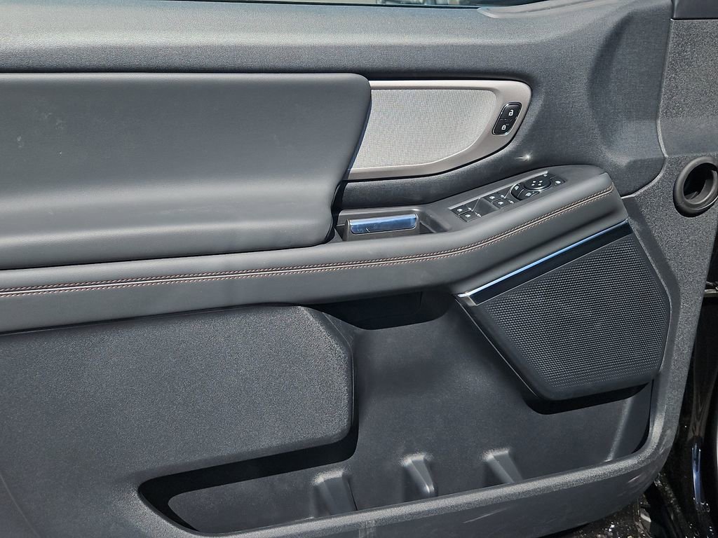 New 2025 Ford Expedition Active image 21