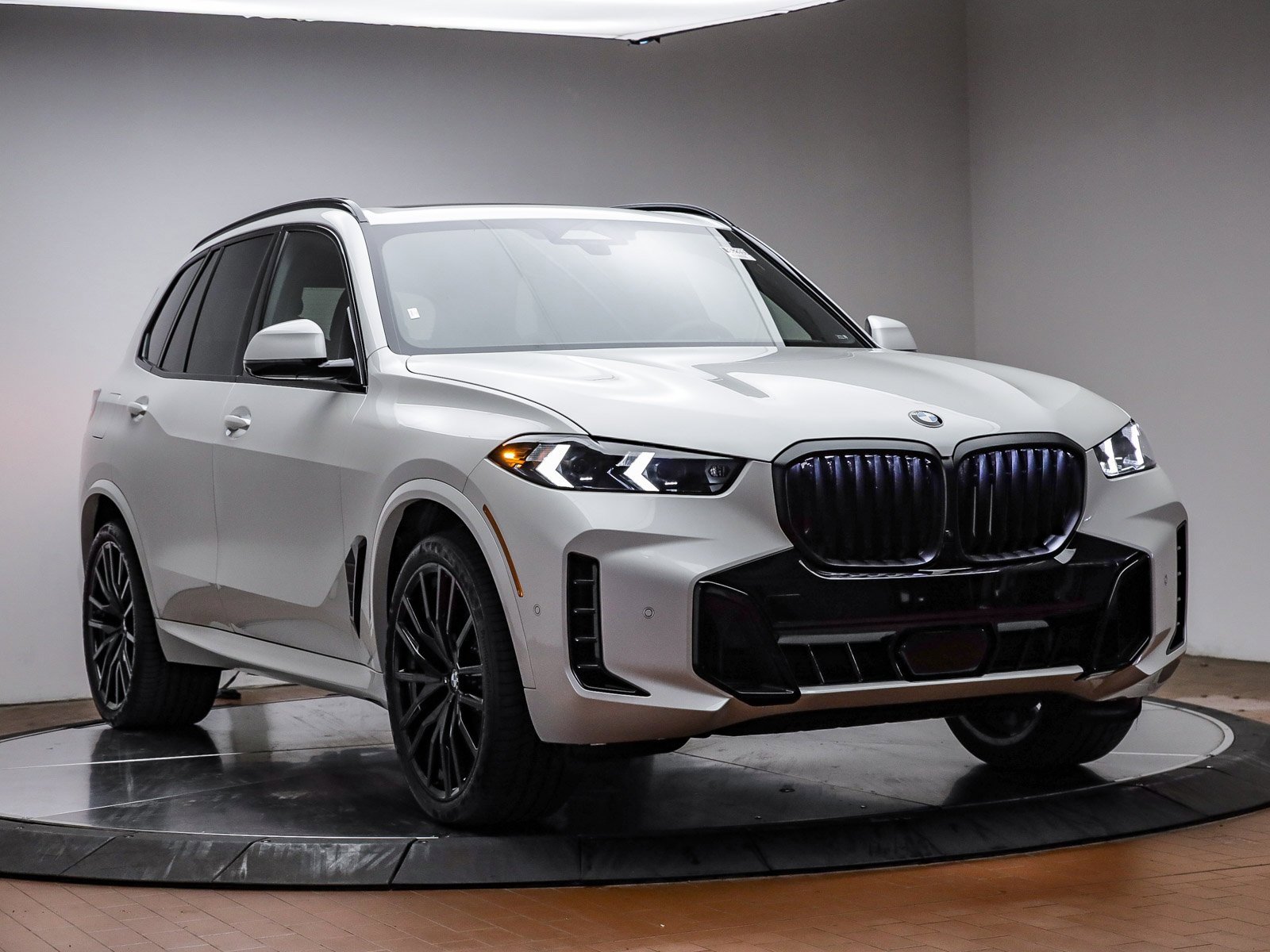 New 2026 BMW X5 sDrive40i w/ M Sport Package image 3