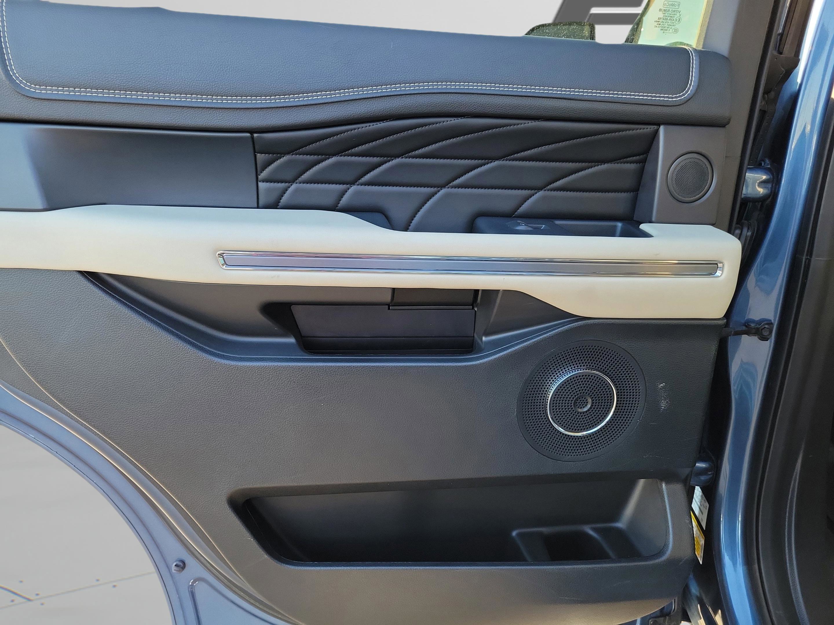 Used 2018 Ford Expedition Platinum image 15