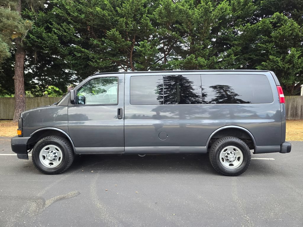 Used 2017 Chevrolet Express 2500 LS RWD image 3