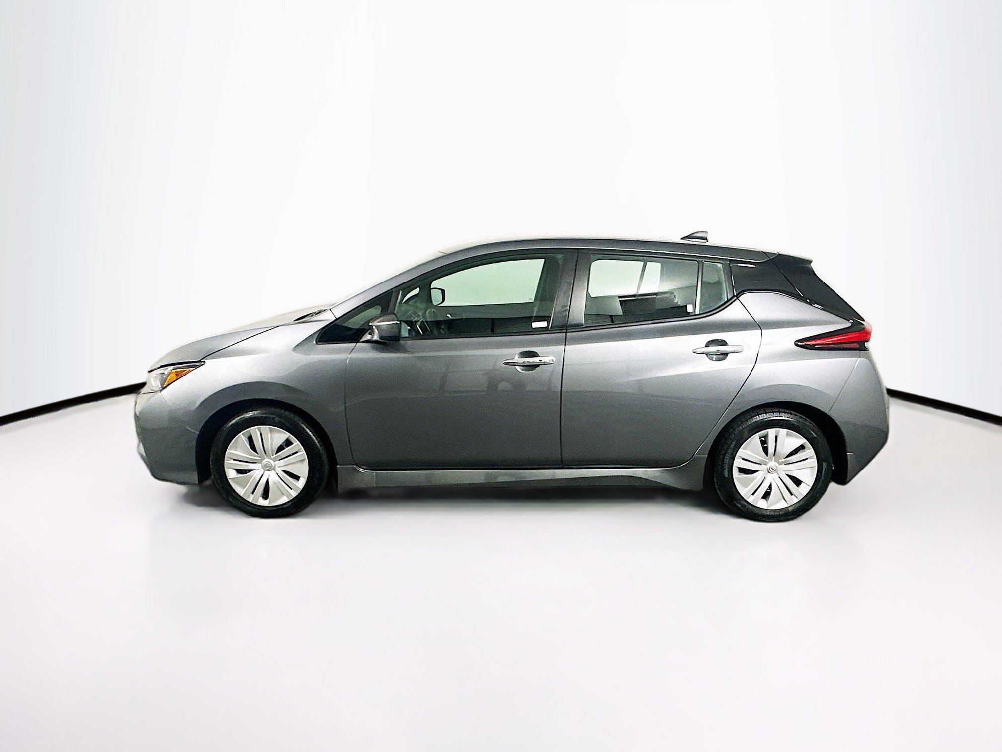 Used 2023 Nissan Leaf S FWD image 4