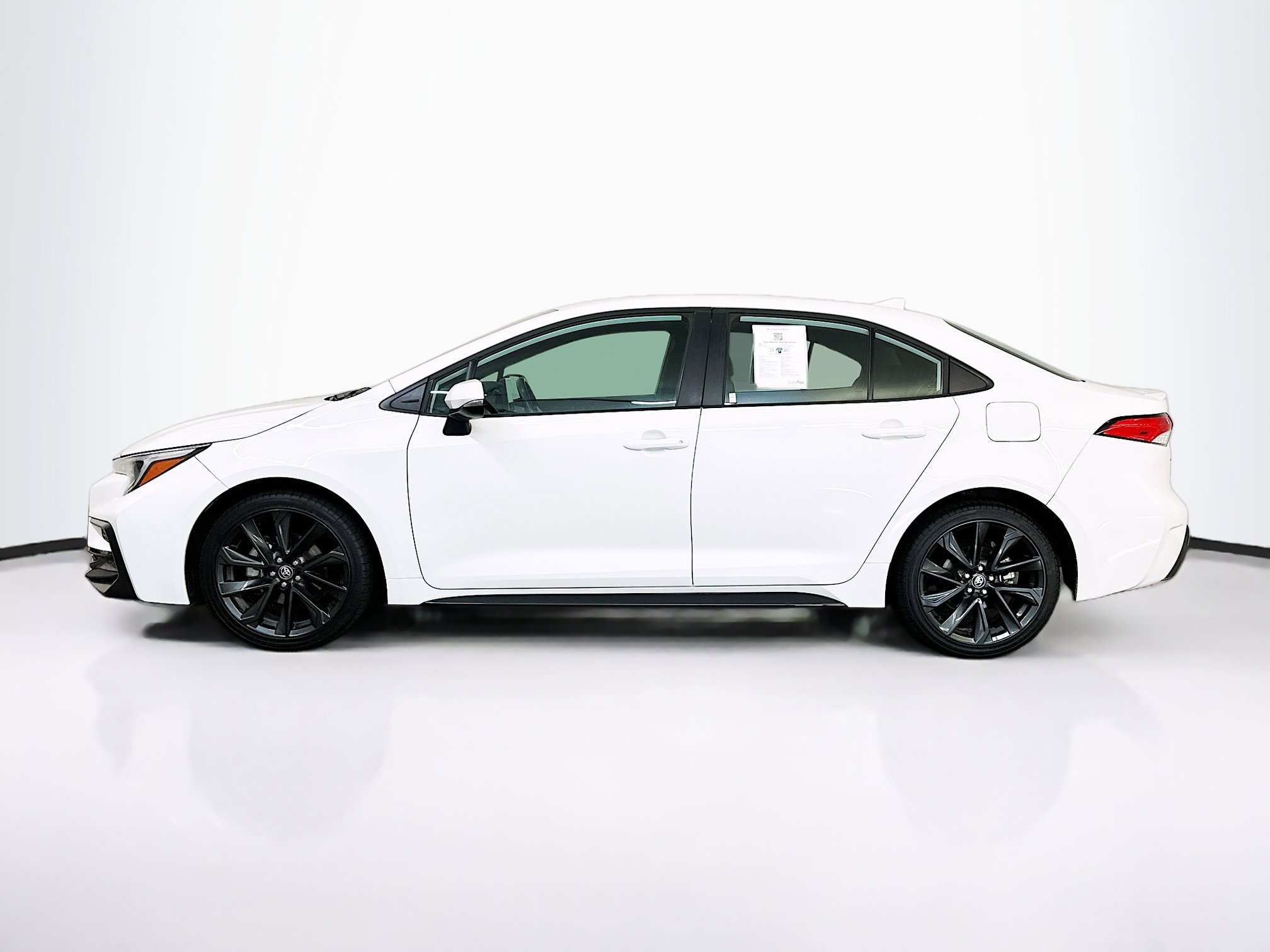 Used 2024 Toyota Corolla SE image 4