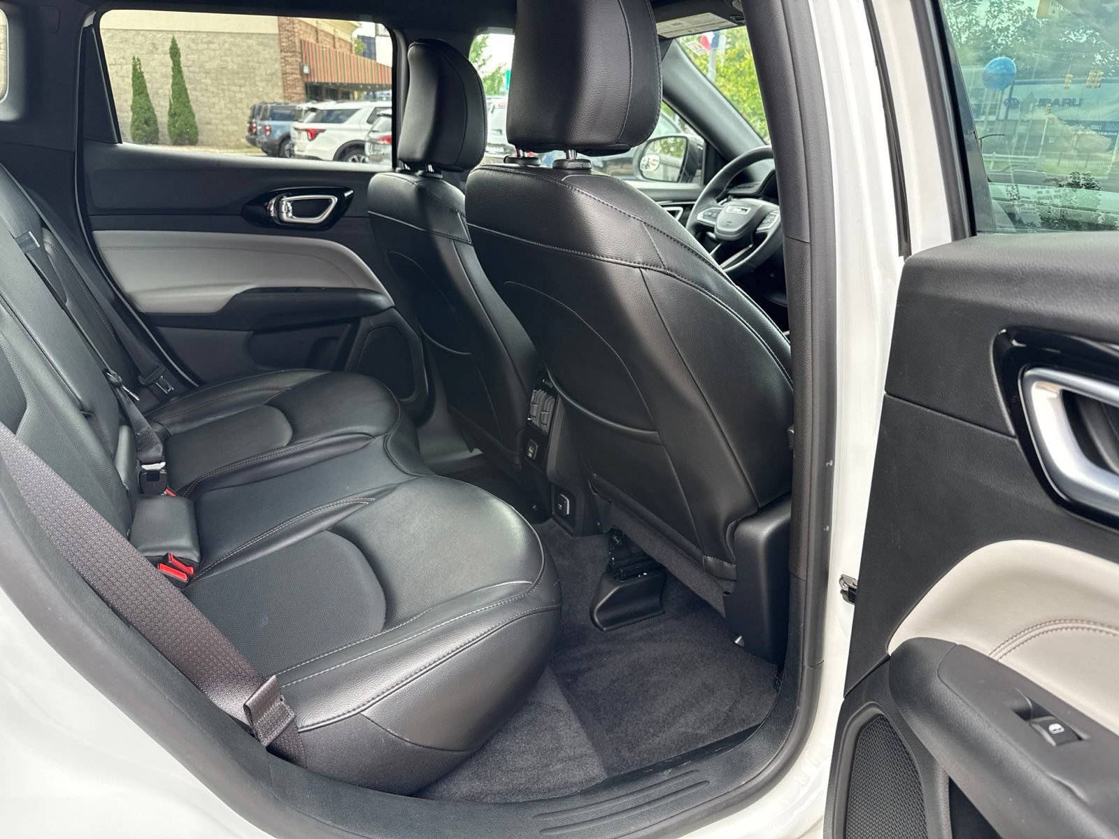 Used 2023 Jeep Compass Limited AWD/4WD image 6