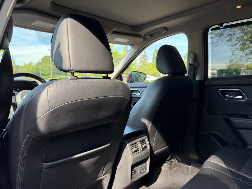 Used 2021 Nissan Rogue Platinum AWD/4WD image 17