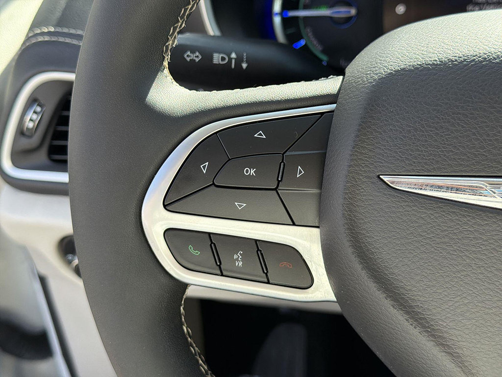 Used 2024 Chrysler Pacifica Limited FWD image 35