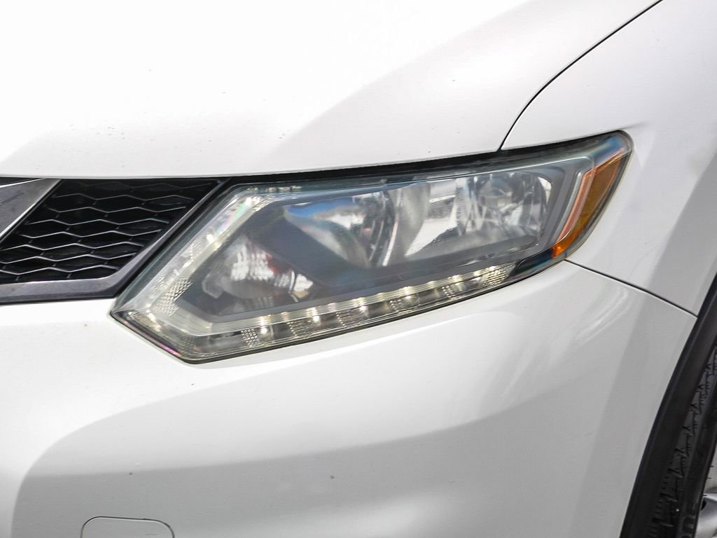 Used 2014 Nissan Rogue SV w/ SV Family Package image 5